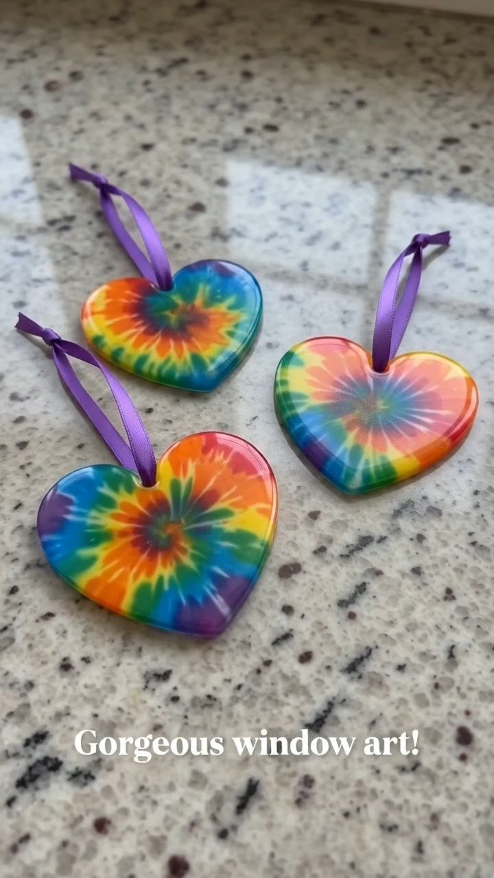 DIY Swirled Glue Sun Catchers